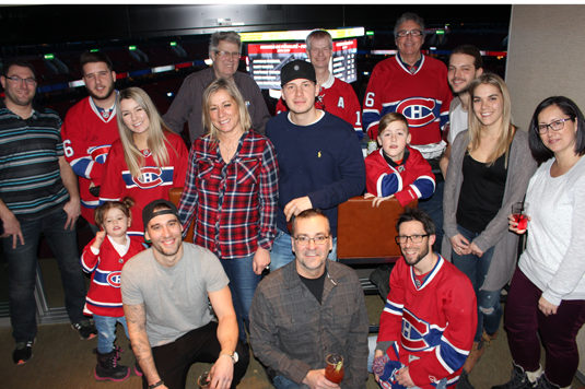 Unipiece_Concours_janvier_2017_CRD_Michel_Beaunoyer_web Le bonheur régnait dans la loge où l’équipe d’Unipièce O.E.M. recevait les représentants du Carrossier ProColor Ste-Sophie, gagnants du concours Guichet Unique. (Photo : Michel Beaunoyer)