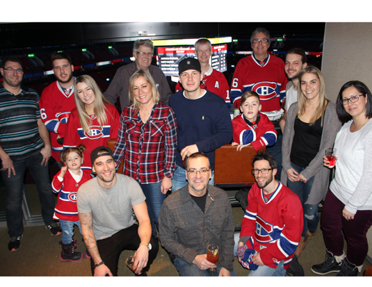 Le bonheur régnait dans la loge où l’équipe d’Unipièce O.E.M. recevait les représentants du Carrossier ProColor Ste-Sophie, gagnants du concours Guichet Unique. (Photo : Michel Beaunoyer)